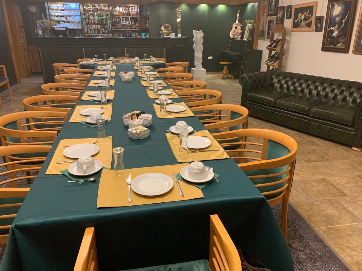 Antik Hotel Sofia Litomyšl Kültér fotó